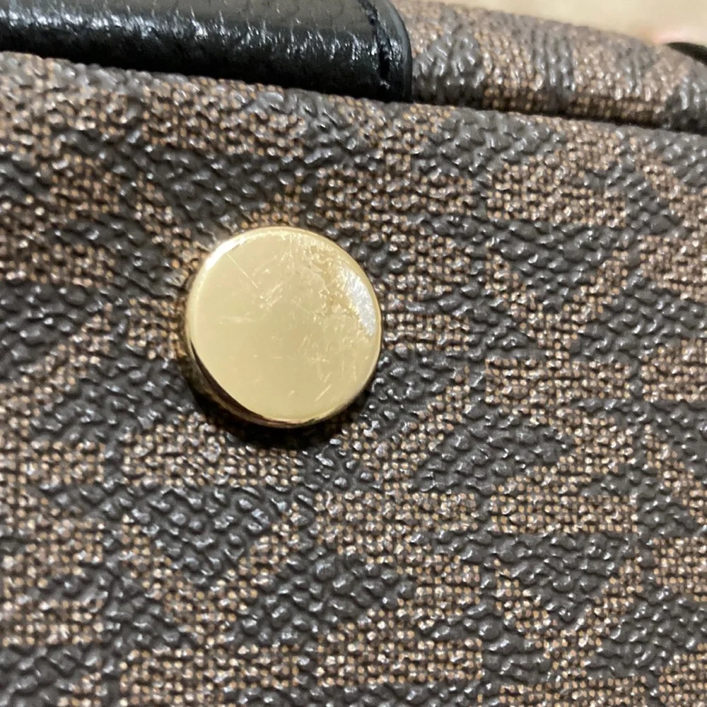 Michael Michael Kors Austin Medium Pebbled Leather Messenger Bag USED